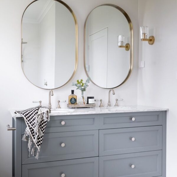 Free Standing Vanity in custom 2pac finish