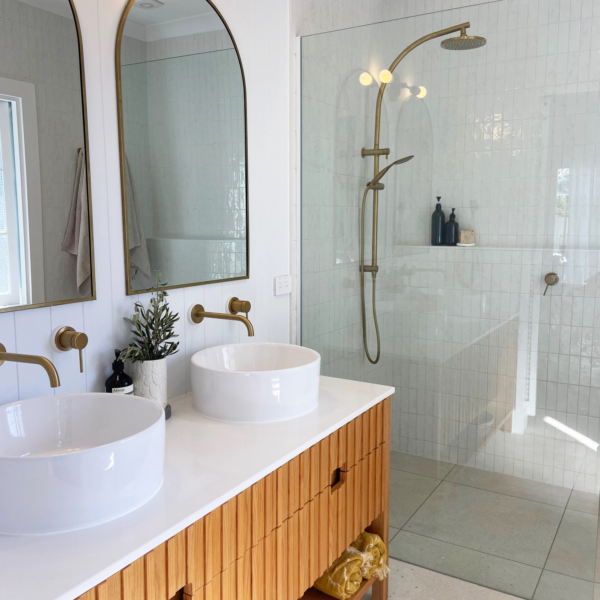 Free-standing Vanity in Natural Veneer