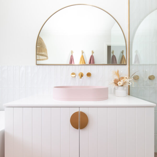 Wall Hung vanity in White with Absolute Blanc